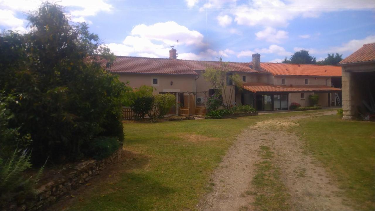 Chambre D'Hotes Au Chant Des Vents Thurageau Exterior photo